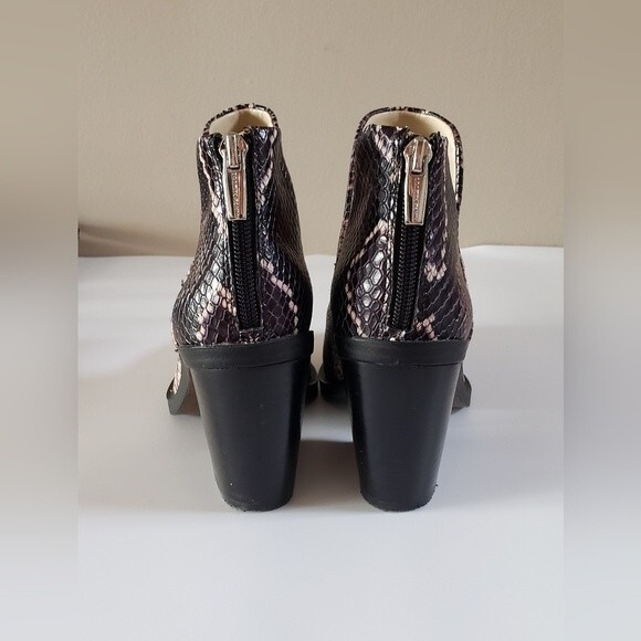 Vince Camuto Gigietta Women's Multi Color Snakeskin Print Ankle Boot Siz… - Picture 7 of 12
